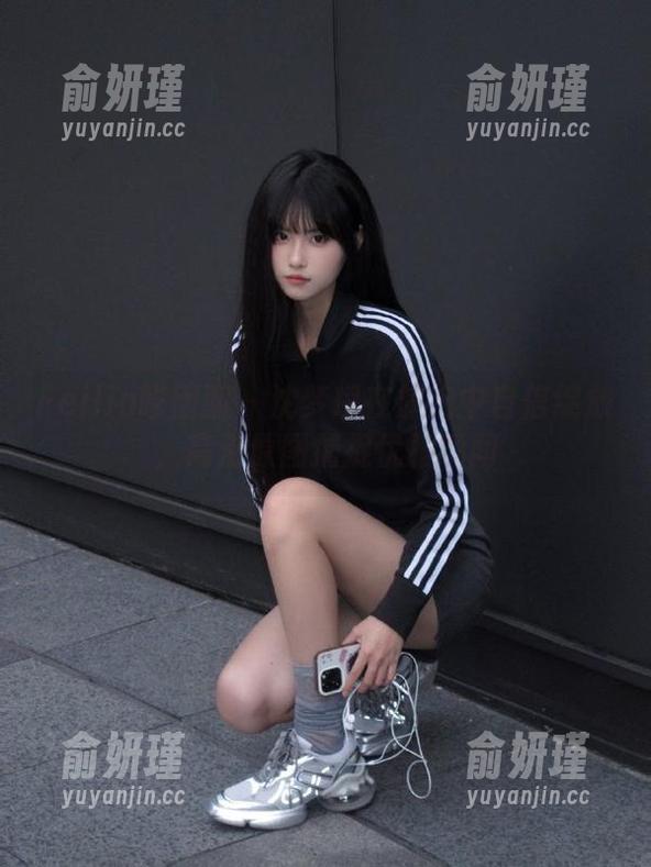 Feilin嗲囡囡-沈梦瑶 Feilin嗲囡囡 - 沈梦瑶在旗袍中自信绽放,高清原图捕捉优雅瞬间