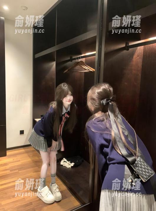 GIRLT果团网 - 何嘉颖御姐写真无圣光合集，细腻展现她的个性与风情万种