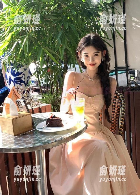 GIRLT果团网-王婉悠 GIRLT果团网 - 完美捕捉王婉悠的皮衣魅力,免费写真照片共享!