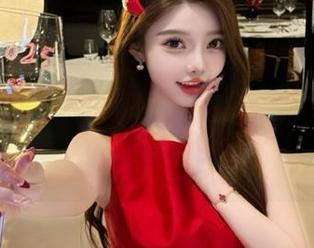 HuaYang花漾 – Angela小热巴最新黑丝写真集上线,感受她的迷人与自信,绝对不容错过的作品