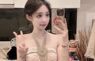 HuaYang花漾 – 看心上可Flora短裙写真，精美照片记录每个甜美瞬间，尽显女性魅力！