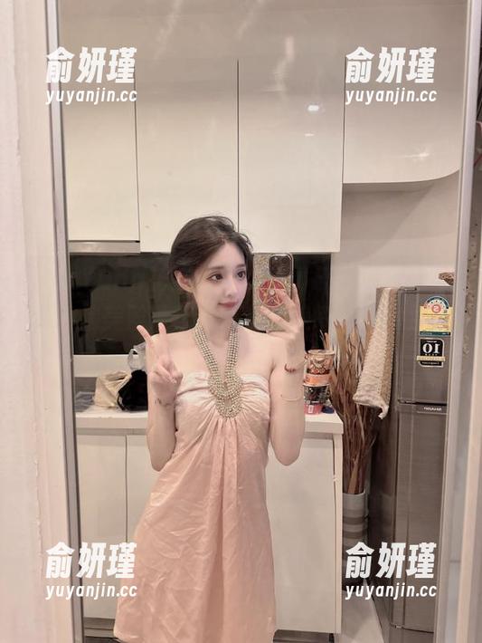 HuaYang花漾 - 看心上可Flora短裙写真，精美照片记录每个甜美瞬间，尽显女性魅力！