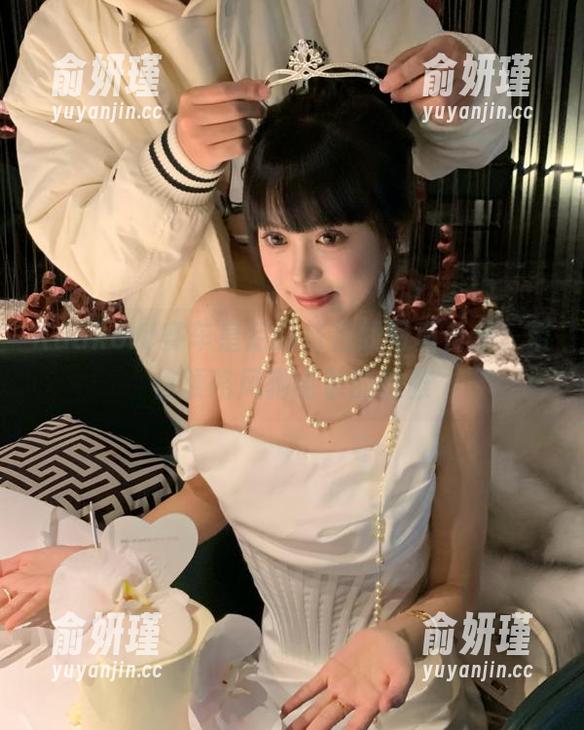 KuukoW赛车皇后玛修在线写真合集，带你领略风驰电掣的优雅