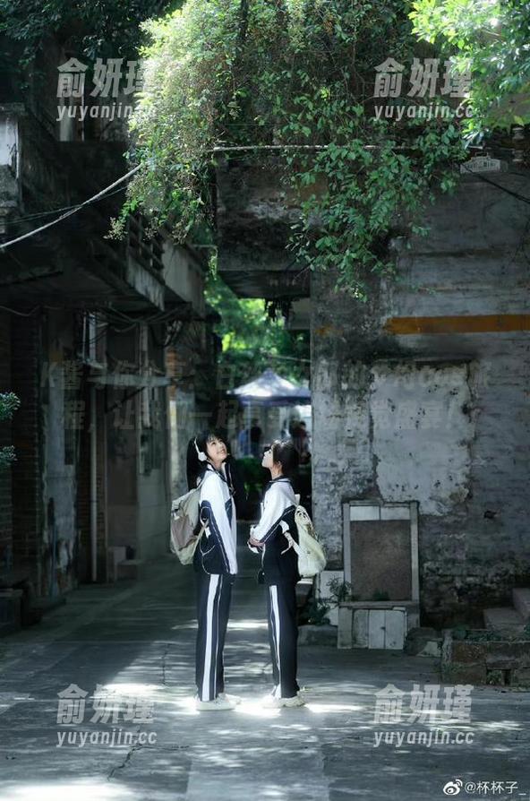 K酱与你分享：白丝兔女郎的梦幻cos旅程，让我们一起享受这场视觉盛宴！