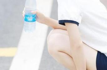 MFStar模范学院 – 感受夏笑笑Summer的创意:清新女孩套图作品,展现独特风格与个性!