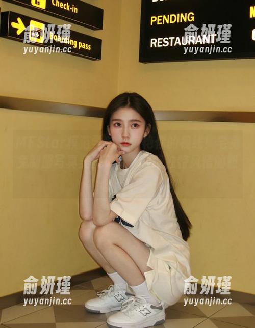 MFStar模范学院 - 惊艳你的视线！宅兔兔制服写真美图，带你领略独特风情的照片。