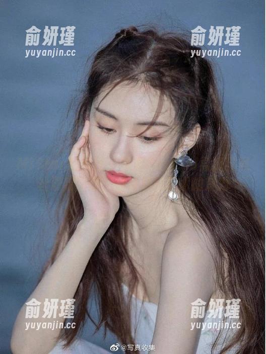 MiStar魅妍社 - 探索FoxYini孟狐狸黑丝最新图册，感受摄影艺术的魅力