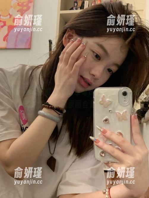 MiiTao蜜桃社-小草莓Berry MiiTao蜜桃社 - 小草莓Berry女孩的倾城瞬息:精致原图合集全网首发
