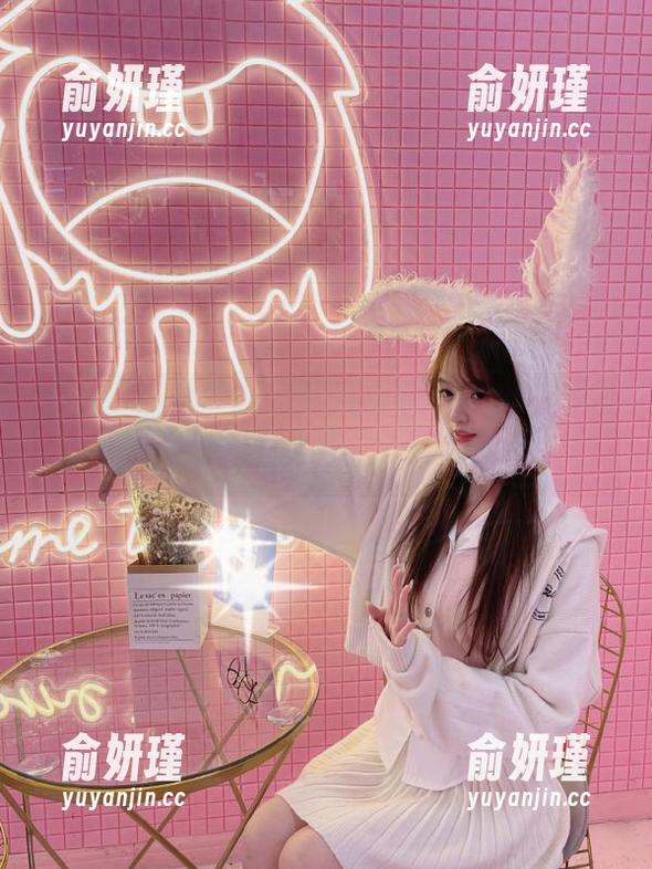 MintYe薄荷叶 - 在线鉴赏佘贝拉bella的黑白美图，感受艺术背后的故事