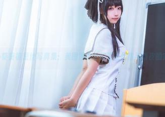 Momoko葵葵裤里丝写真集:美图照片让你领略优雅与俏皮的完美结合!