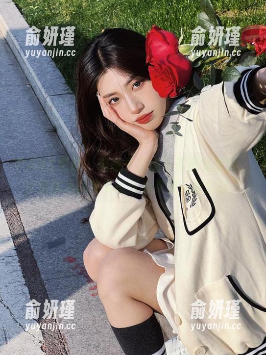 PANS摄影 - 美惠子瑜伽写真原图欣赏，合集展示优雅姿态与心灵深处的对话。