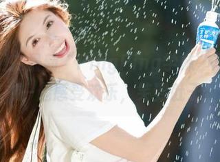 让我们在最新“PingPing学妹”写真图库中一起感受欢乐，笑到肚子疼！