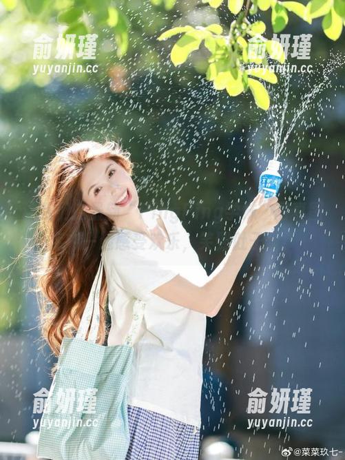 PingPing 让我们在最新“PingPing学妹”写真图库中一起感受欢乐,笑到肚子疼!