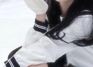 探索内心的美丽,PoppaChan短裙写真图包与您分享迷人的瞬间!
