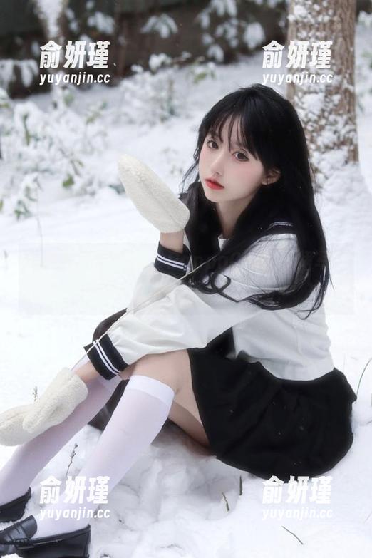 PoppaChan 探索内心的美丽,PoppaChan短裙写真图包与您分享迷人的瞬间!