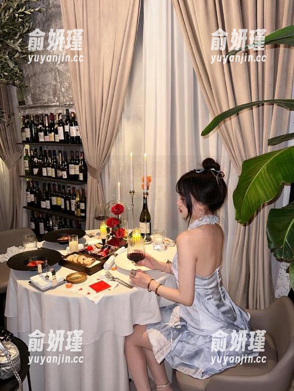 PoppaChan 感受PoppaChan的雷姆兔女郎cos魅力,套图中透出《Re蟊Zero》的独特风格与细腻情感!