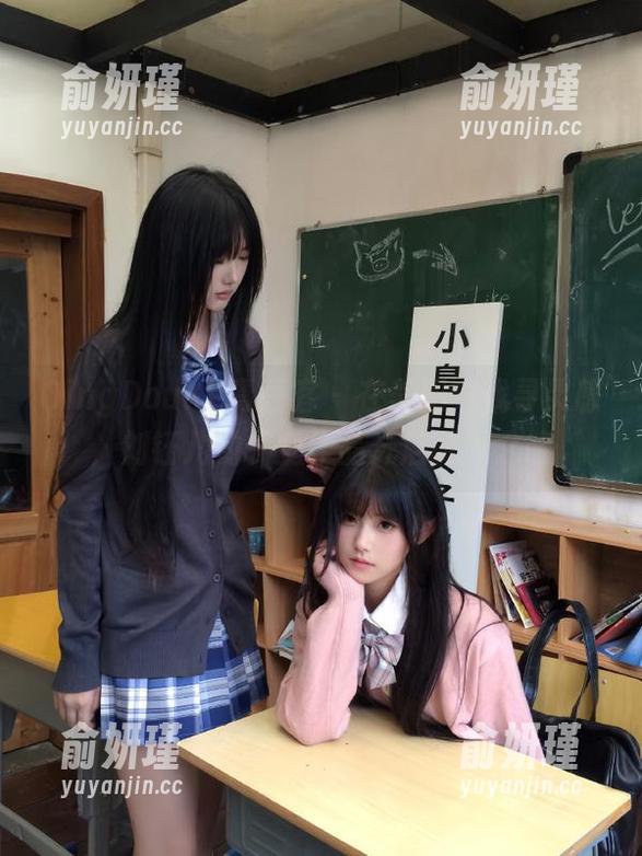 QingDouKe青豆客 - 在美图中找寻灵感，刘钰儿的长腿作品开启时尚之旅
