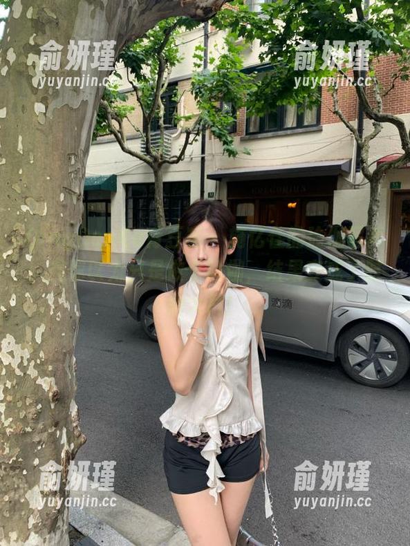 QingDouKe青豆客-施忆佳 QingDouKe青豆客 - 施忆佳的瑜伽写真:当你以为只是做个瑜伽,结果变成了时尚大片!