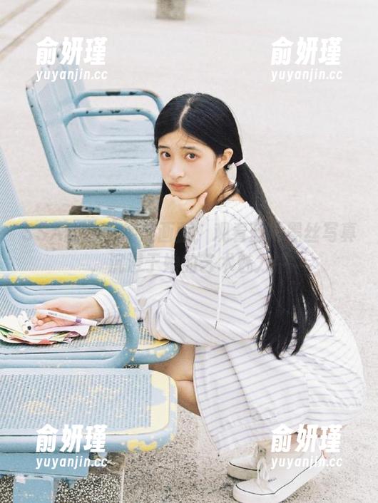 SSA丝社 - 绝美画面，观看蓝雨黑丝写真，沉浸于她的艺术魅力中