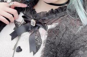 探索Sameki连体衣的细节,观看她的精美写真图片