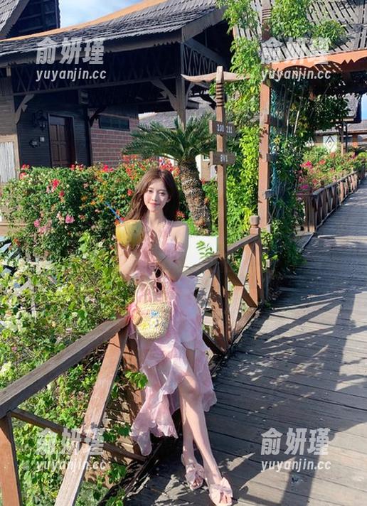TouTiao头条女神-刘瑾希 TouTiao头条女神 - 刘瑾希的粉色写真下载,笑点满满的甜蜜之旅!