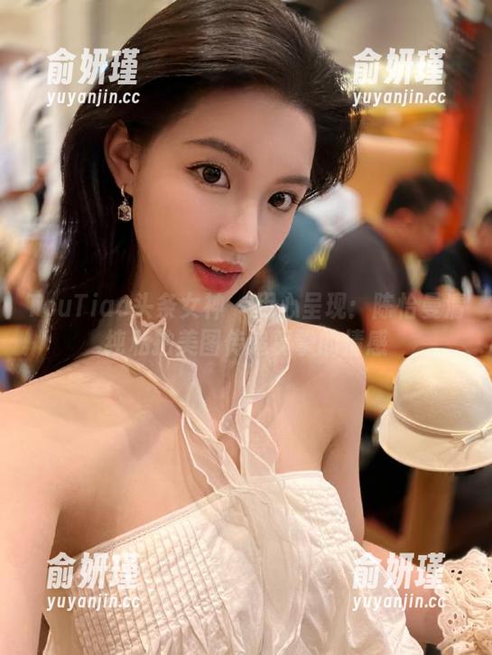TouTiao头条女神 - 用心呈现：陈怡曼清纯私拍美图传递真挚的情感