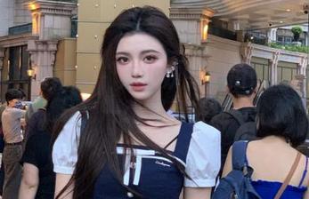 UGirls尤果网 – 妮小妖的自拍作品集:用心分享,让每一张图都讲述一个故事!