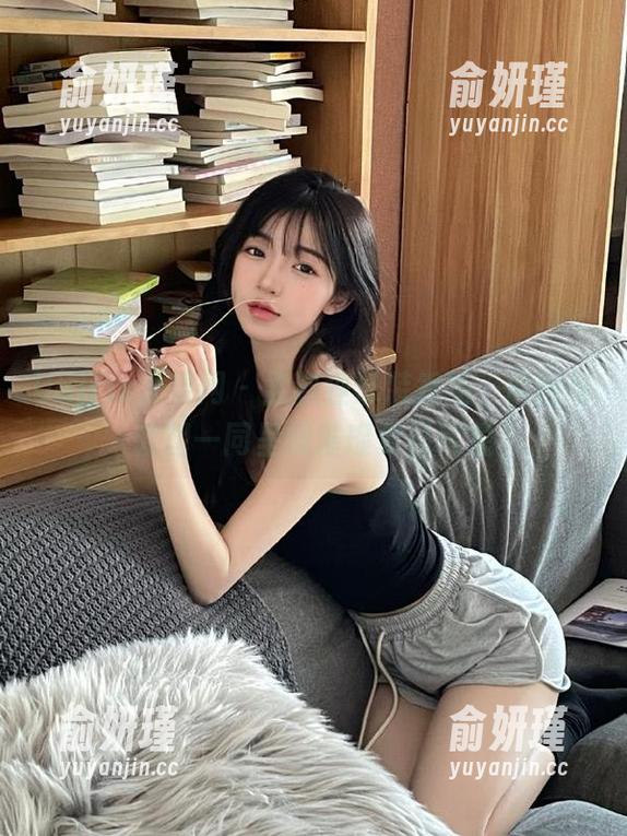 UGirls尤果网-孟狐狸 UGirls尤果网 - 孟狐狸泳装秀场,原图与套图一同呈现璀璨夏日气息