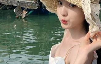 UGirls尤果网 – 才可儿户外新图包来袭,看看她怎么把风景变成了主角!