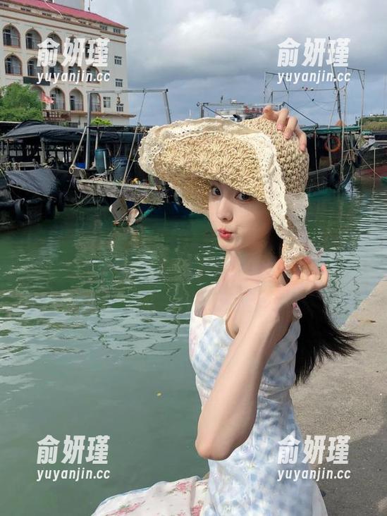 UGirls尤果网-才可儿 UGirls尤果网 - 才可儿户外新图包来袭,看看她怎么把风景变成了主角!