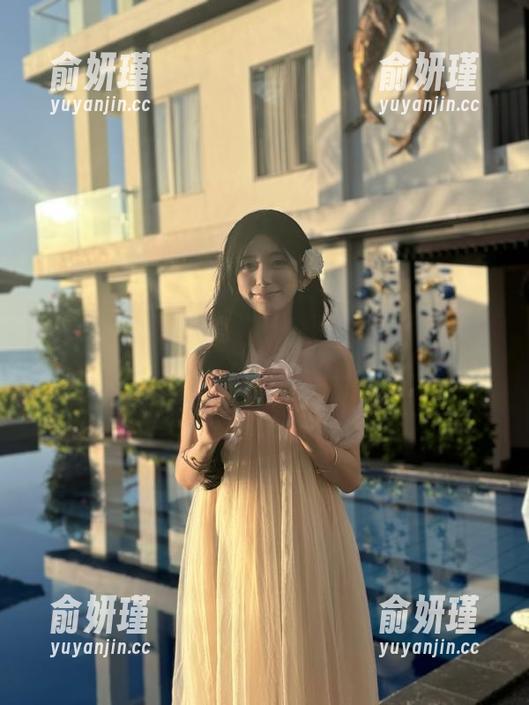 UGirls尤果网-松果儿 UGirls尤果网 - 松果儿红裙写真原图分享:当美丽与个性相遇,绝对不容错过!