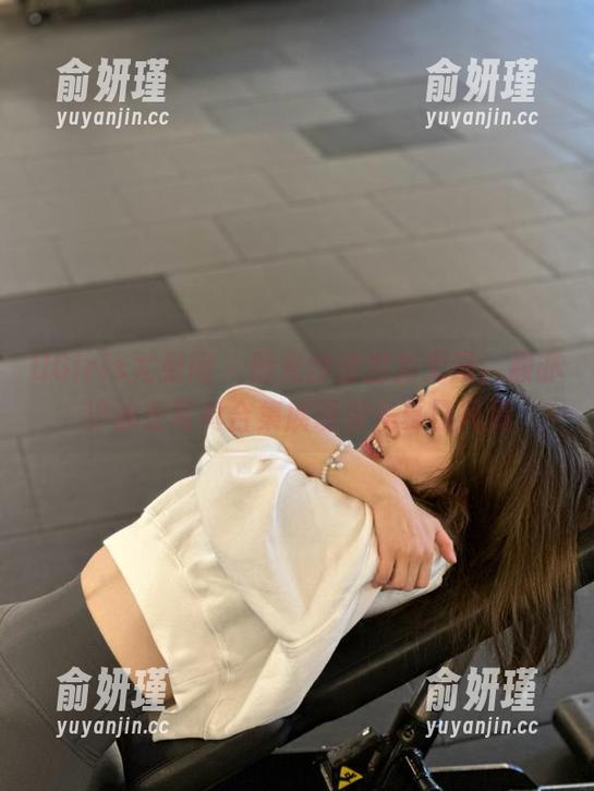 UGirls尤果网-颜亦汐 UGirls尤果网 - 阳光沙滩魅力无限,颜亦汐泳衣写真合集展现完美夏日风情