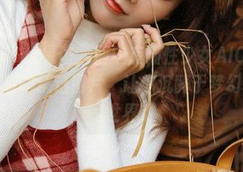 UXING优星馆 – 画中有猫性少女AIO，粉色主题的精选图片，让你沉醉于梦幻少女的世界！