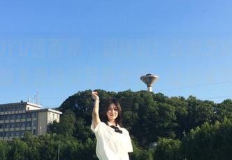 XIAOYU语画界 – 别错过！徐莉芝Booty红裙的免费搞笑写真合集，让你美容与欢乐兼得！