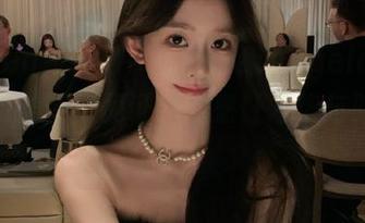 Xiuren秀人网 – 最新一组Angela小热巴厨娘美图，见证她的烹饪才华与时尚风格！