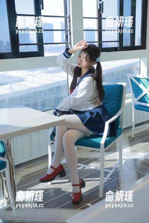Xiuren秀人网 - Candy糖糖精心制作：油亮图包分享，免费下载开启视觉之旅！