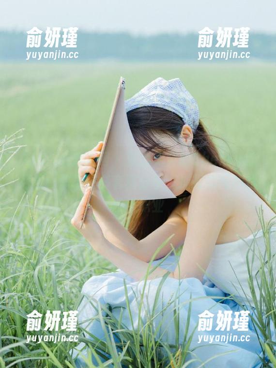 Xiuren秀人网 - 魅力无穷的Cherry绯月樱：职场秘书套图分享，捕捉瞬间的优雅与职业