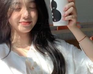 Xiuren秀人网 – 一旦被Yomi悠蜜的眼镜写真吸引，你就再也逃不开她作品的魅力和精彩图片了。