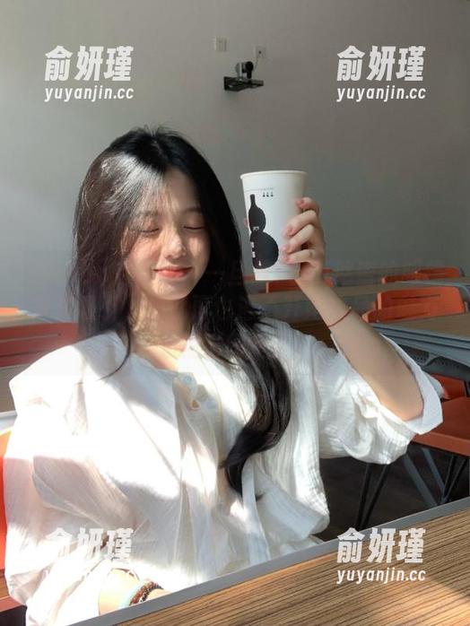 Xiuren秀人网-Yomi悠蜜 Xiuren秀人网 - 一旦被Yomi悠蜜的眼镜写真吸引,你就再也逃不开她作品的魅力和精彩图片了。