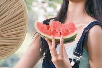 Xiuren秀人网 – 免费领取你的兔妹妹婚纱写真照片，探索每一个细腻动人的瞬间，快来吧！