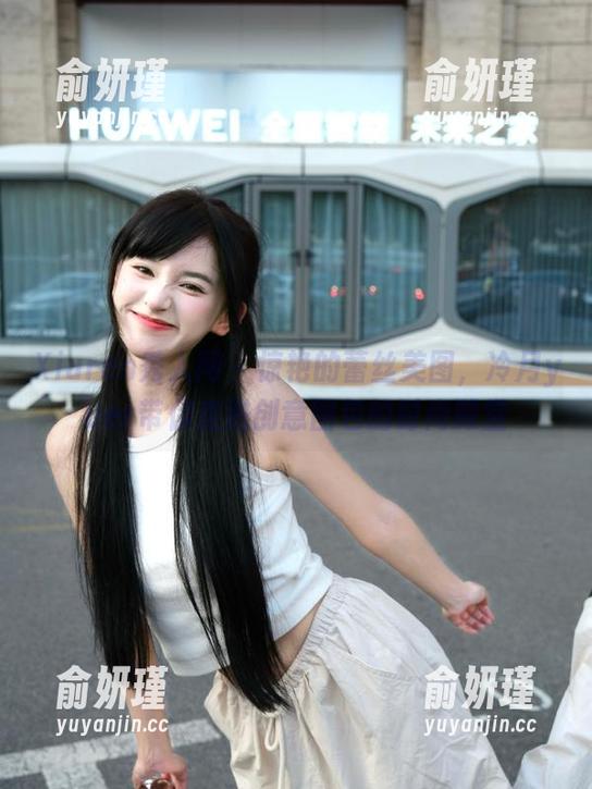 Xiuren秀人网-冷月yuer Xiuren秀人网 - 惊艳的蕾丝美图,冷月yuer带你走进创意图包的时尚殿堂