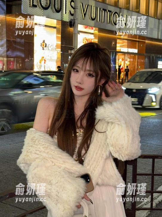 Xiuren秀人网 - 周慕汐fairy透明写真：发现自然光影下的清新图片
