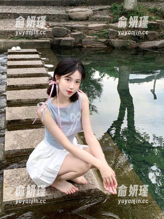 Xiuren秀人网 - 唐安琪空姐下班后的生活瞬间，完美呈现的套图作品不容错过