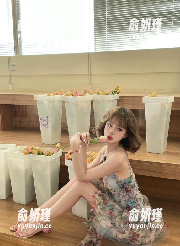Xiuren秀人网-夏晓Maggy Xiuren秀人网 - 暮色中的夏晓Maggy高清礼服作品集,展现神秘与优雅的完美结合