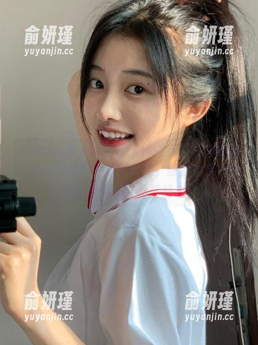 Xiuren秀人网 - 奈奈Fox皮衣写真精选合集：从细节中看见时尚，感受奈奈Fox的百变风情与反差魅力！