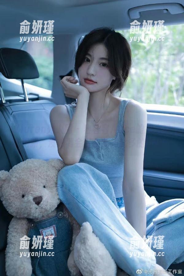 Xiuren秀人网 - 容容容Alice的护士写真更新，没想到会引发我如此多的吐槽！