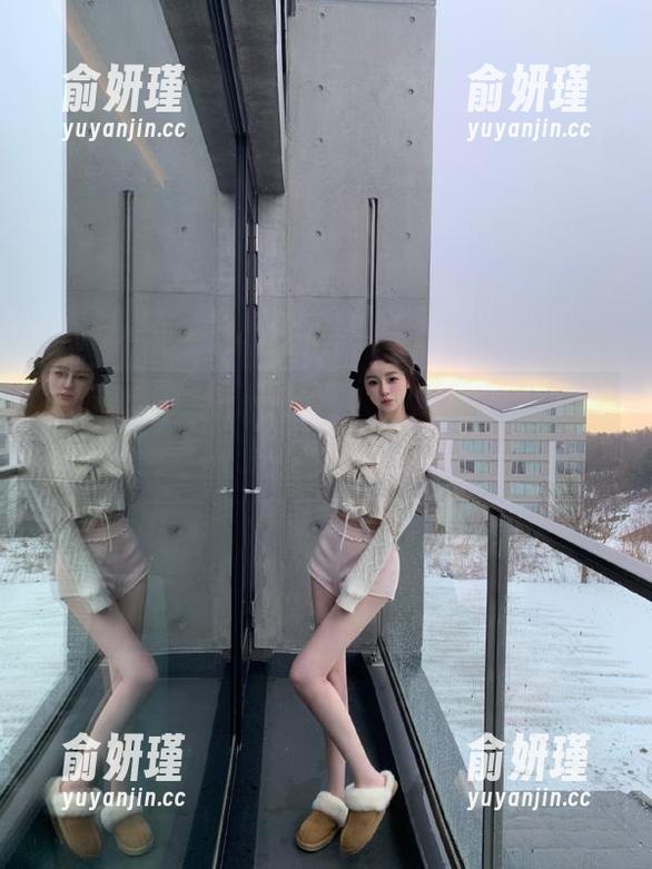 Xiuren秀人网 - 小蛮妖_honey带你领略肉丝资源：图库里的妖娆传奇