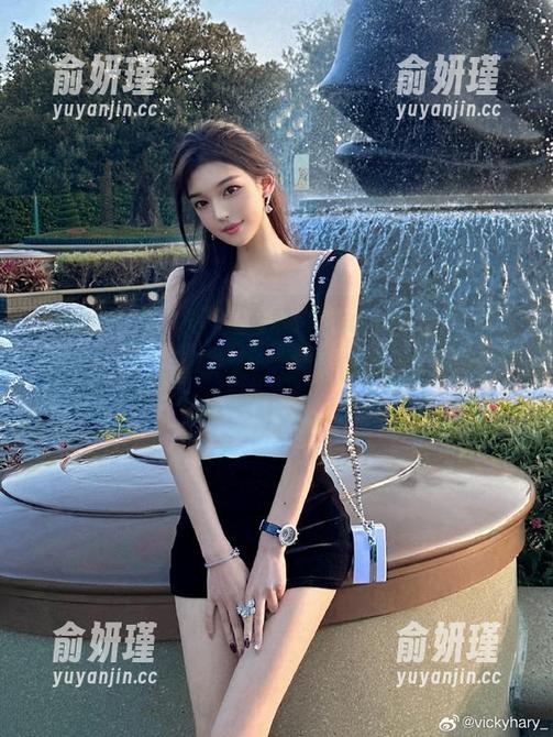 Xiuren秀人网 - 在晓梦may的旅拍作品集里，寻找那些让你怦然心动的原图故事！