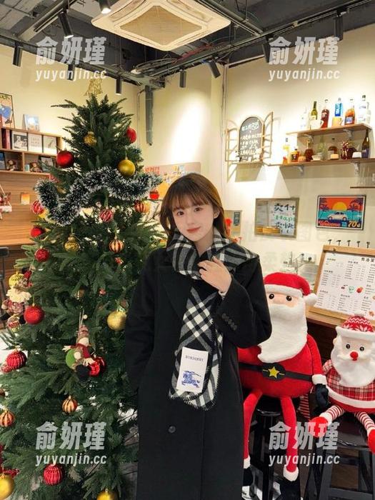 Xiuren秀人网 - 月酱儿私拍皮衣图包，演绎出当代女性的强大与柔软！