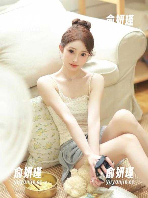 Xiuren秀人网 - 无圣光摄影秀：沈佳熹Kitty星辰御姐的经典瞬间图片，尽显高雅气质